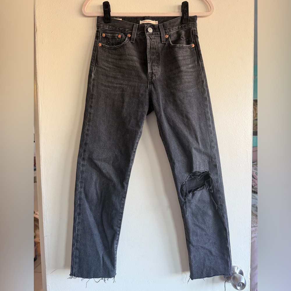 Levi's Black Straight-Leg Jeans with Distressed Knee